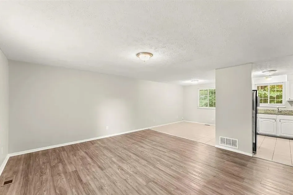 3 bed, 1568 sqft, $2,300 — Photo 4