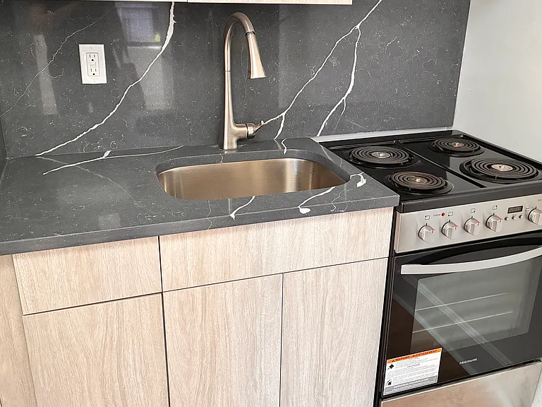 188 W 9th St #3 — Photo 10