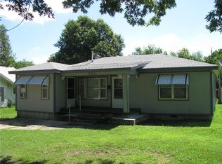 304 N 10th St, Okemah, OK 74859