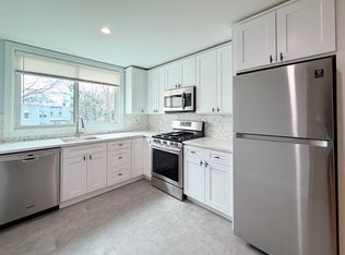 195 Hutton St #2A, Jersey City, NJ 07307