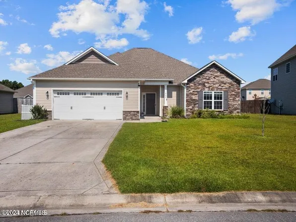 402 Derrick Dr, Sneads Ferry, NC 28460