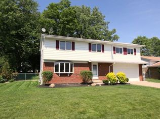 125 Lakehurst Dr, Eastlake, OH 44095