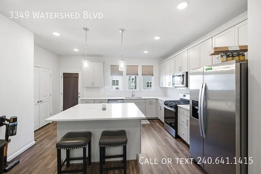 Beautiful 3 BR/2 Full BA & 2 Half BA Townhome in Laurel! — Photo 3