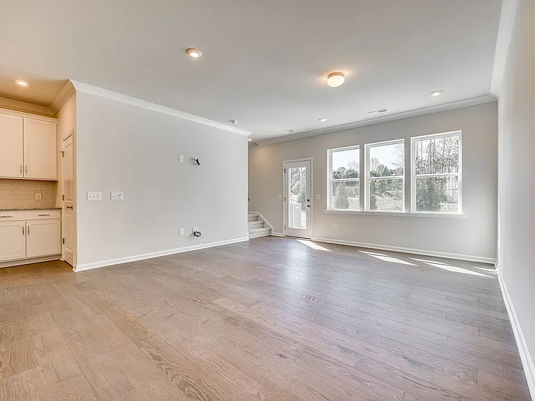 229 Brooks Springs Dr — Photo 12