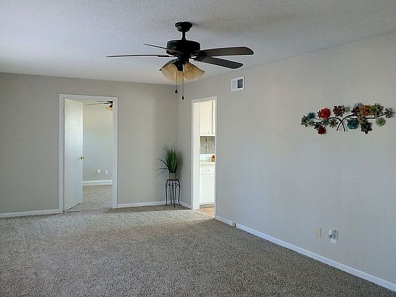 5th image of 206 Hallbrook Dr