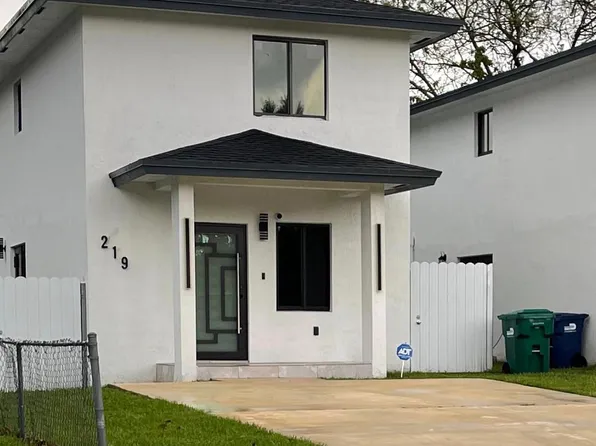 219 NE 159th St, Miami, FL 33162