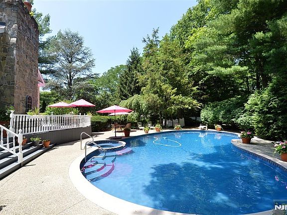 3rd image of 306 Windham Court
