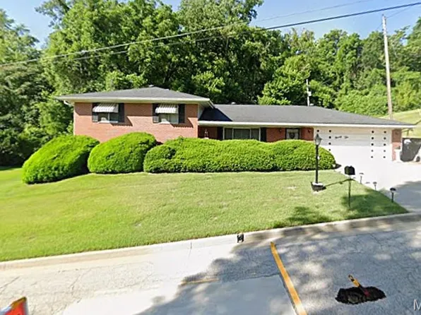 9010 Edouard Dr, East Saint Louis, IL 62203