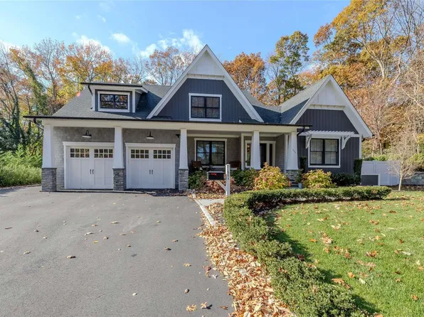 4 Arbutus Path, Port Jefferson, NY 11777