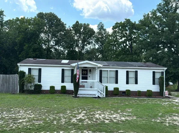 617 Feature Ct, Hope Mills, NC 28348