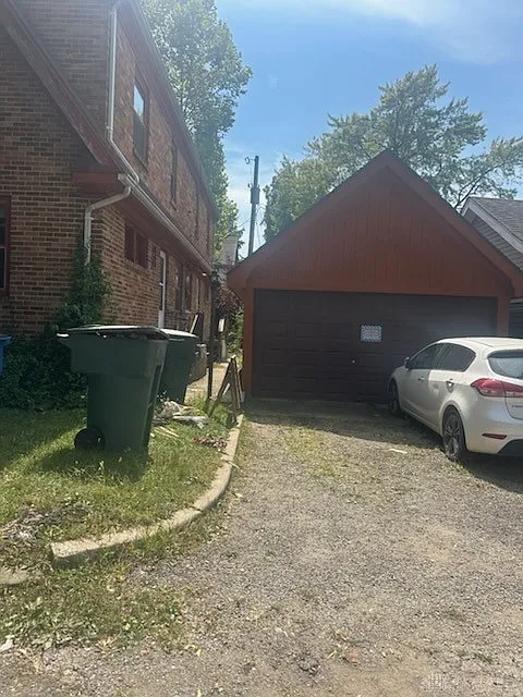 Building Photo 3