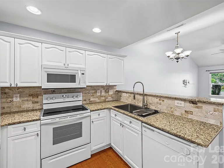 2052 Shady Pond Dr — Photo 12