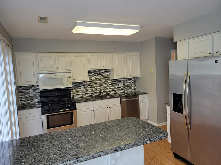 2904 Saxony Dr — Photo 4