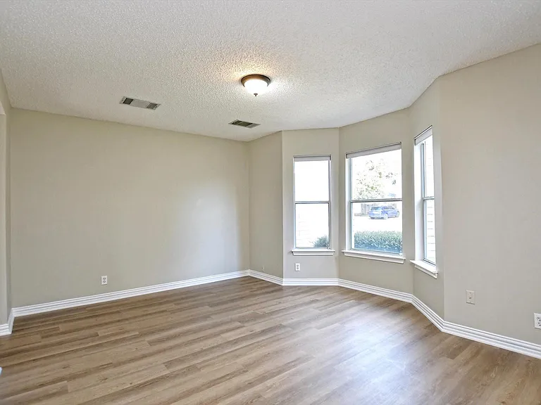 1307 Chalk Ln — Photo 6