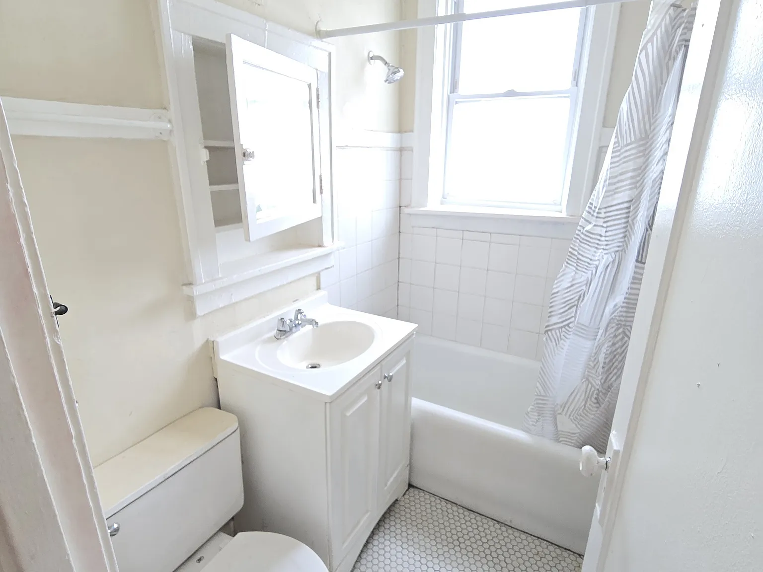 5469 W Chicago Ave — Photo 2