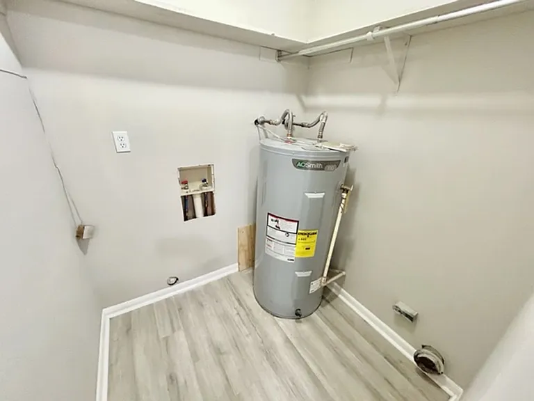 4304 Chalet Cir NW — Photo 8