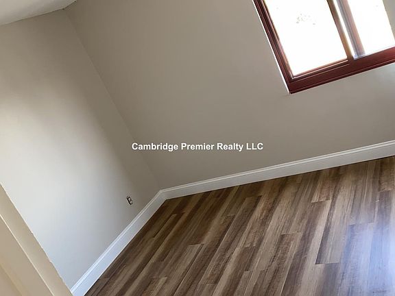 5th image of 812 Memorial Dr APT 506