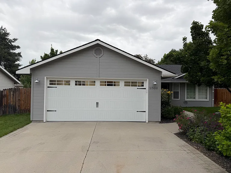 2566 E Mendota Dr — Photo 4