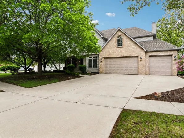 328 Ash Grove Ln, Oswego, IL 60543