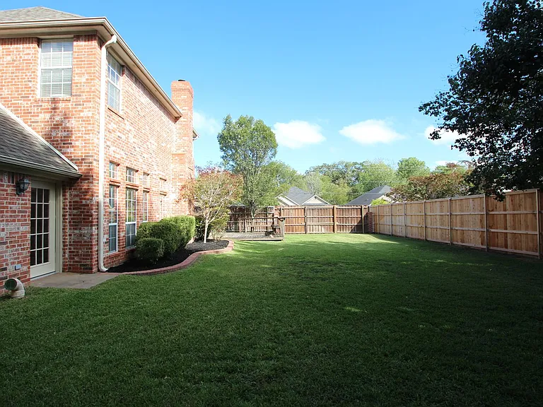 1202 River Bend Dr — Photo 30