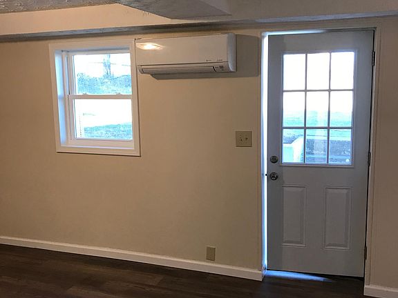 Entrance into Living Room. New Heat/AC.