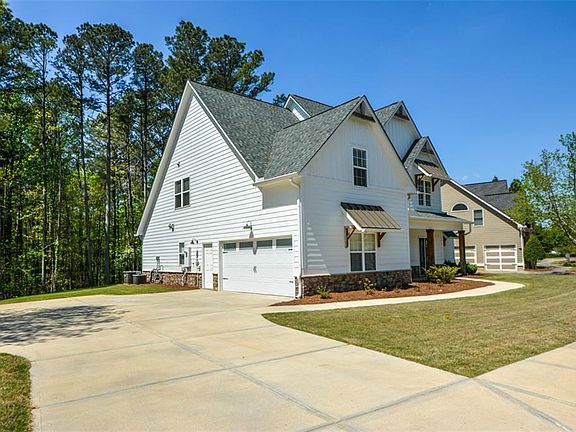 3rd image of 72 Hanover Dr