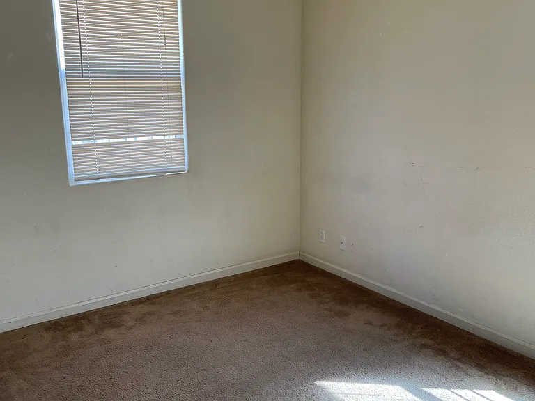 1136 Verona Way — Photo 24