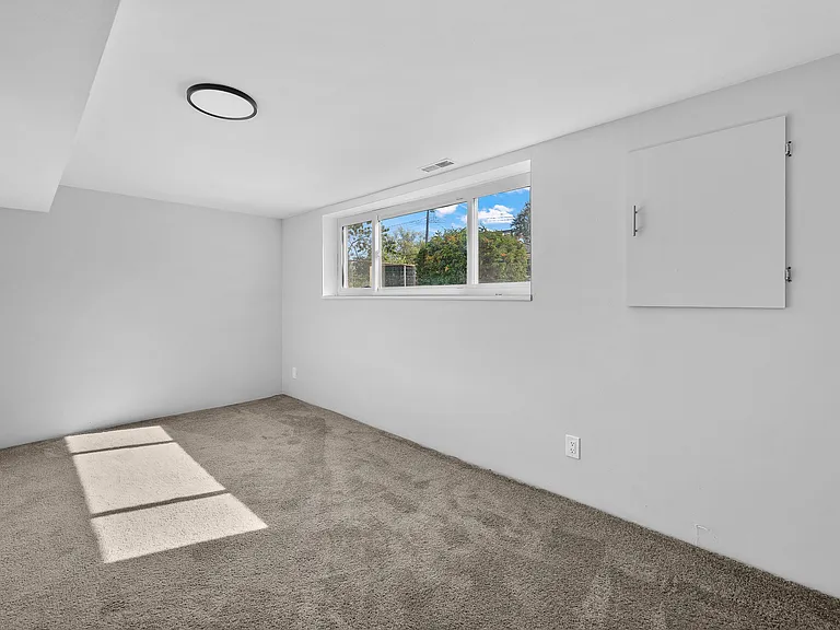 2268 Serra Dr — Photo 10