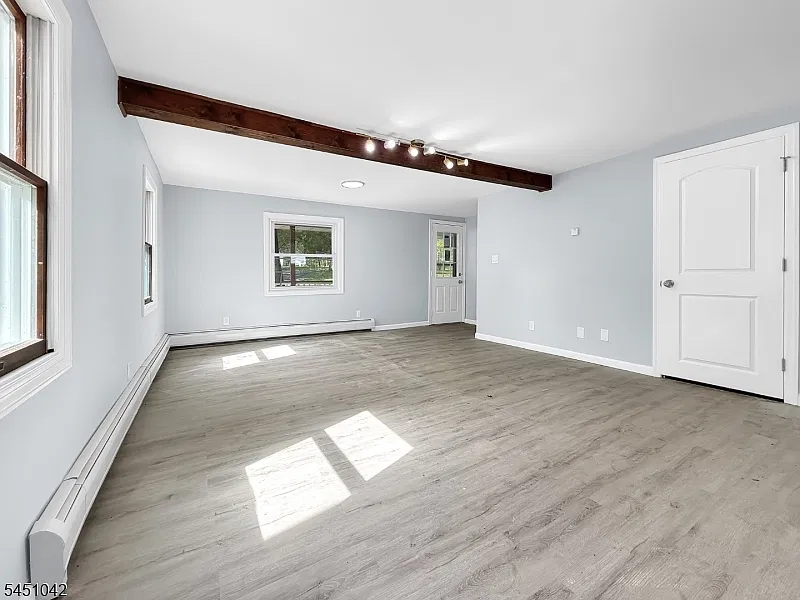 3 bed, 2.0 bath, $3,700 — Photo 4
