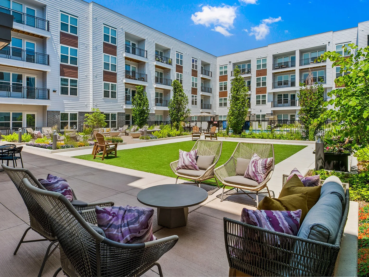 Everleigh Vernon Hills 55+ Active Adult Apartments — Photo 2