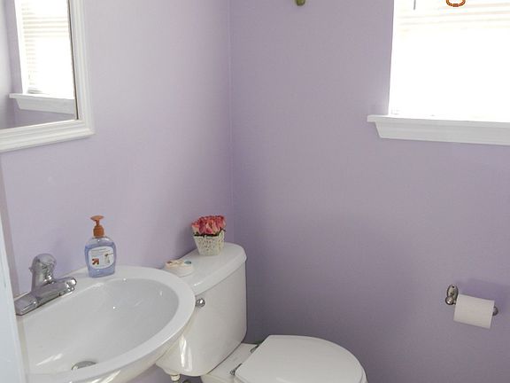 Powder room on 1st floor