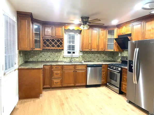 3303 N Rolling Rd, Baltimore, MD 21244