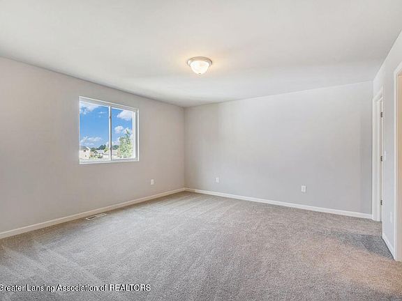 5th image of 640 Saint Andrews Dr