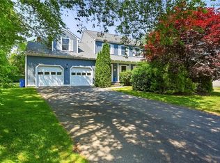 12 Wedgewood Dr, Middletown, RI 02842