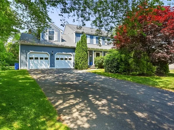 12 Wedgewood Dr, Middletown, RI 02842
