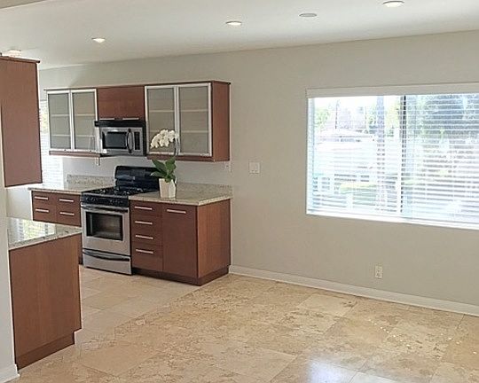 3rd image of 866 Hilldale Ave APT 4