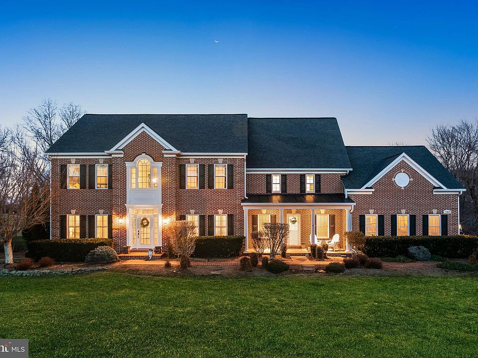 1st image of 17840 Stoneleigh Dr
