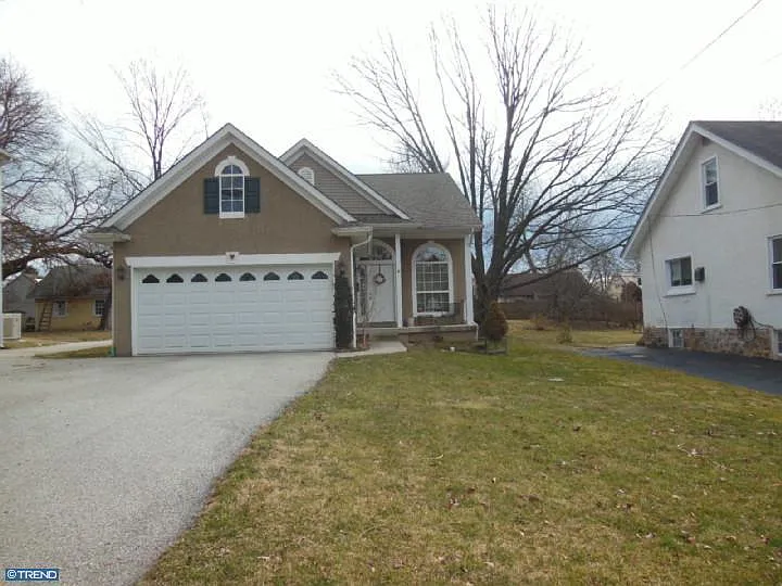 320 Rosemary Ave photo 1