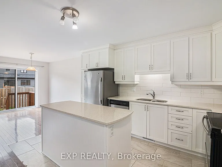 75 Gilberte St — Photo 11
