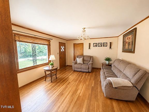 5th image of 18204 Nordyke Rd