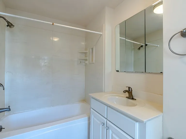 833 S Bond St — Photo 22