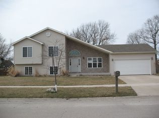 2550 Cambridge Dr, Morris, IL 60450