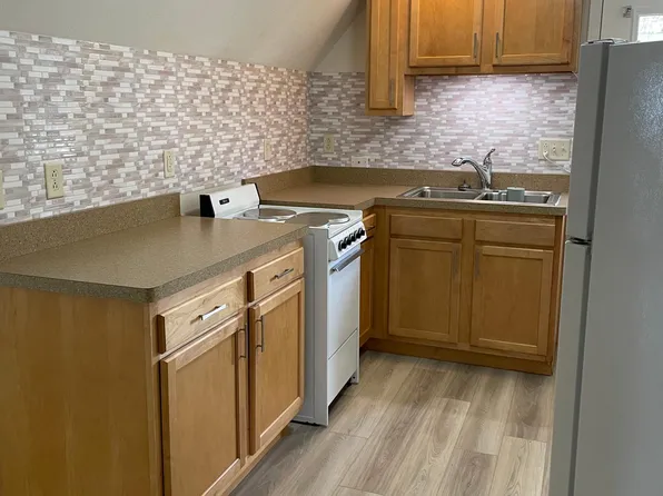 206 W Walnut St APT B, Nappanee, IN 46550