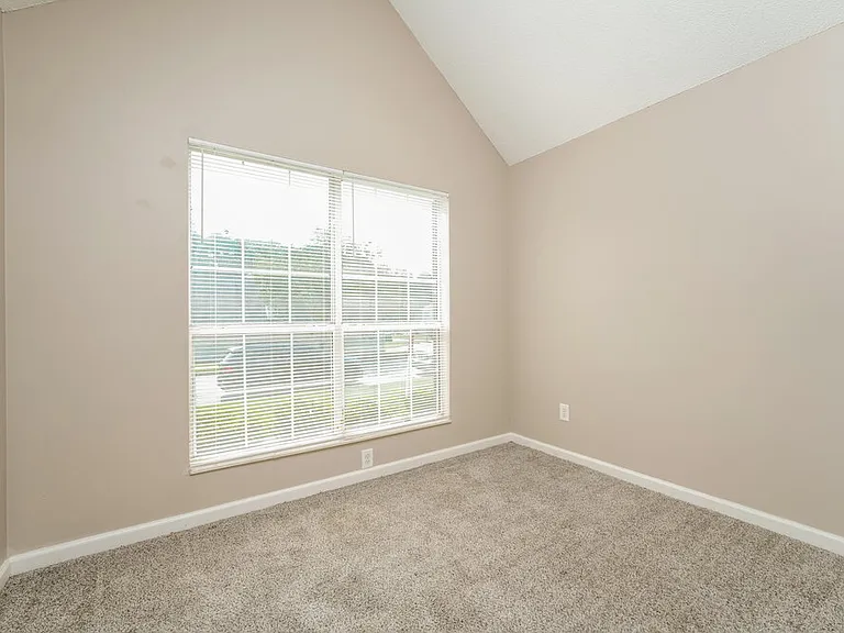804 Hillandale Ln — Photo 13