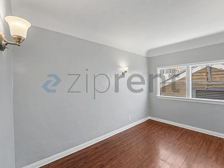 2633 E 56th St #5 — Photo 12