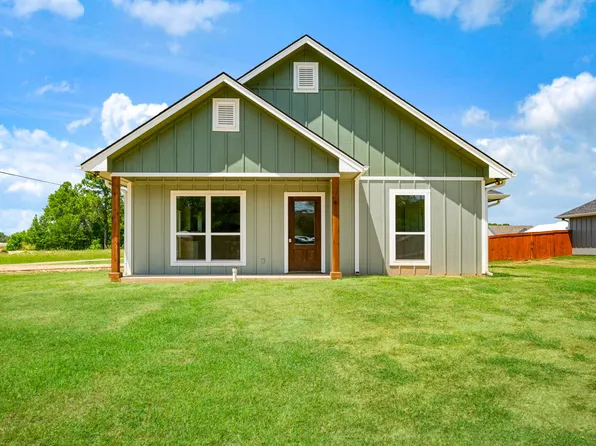 705 Daniel St, Blossom, TX 75416