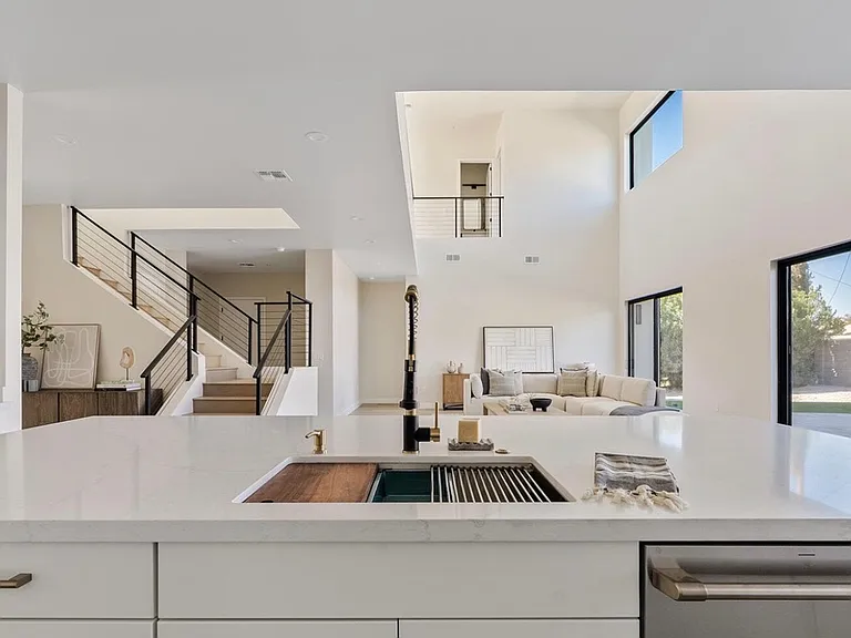 3622 E Clarendon Ave — Photo 13