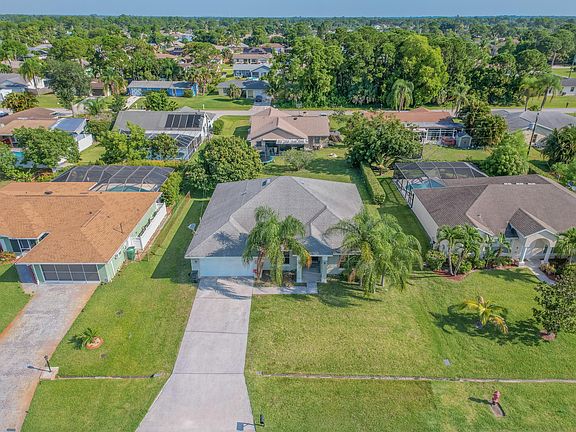 2nd image of 561 SE Damask Avenue