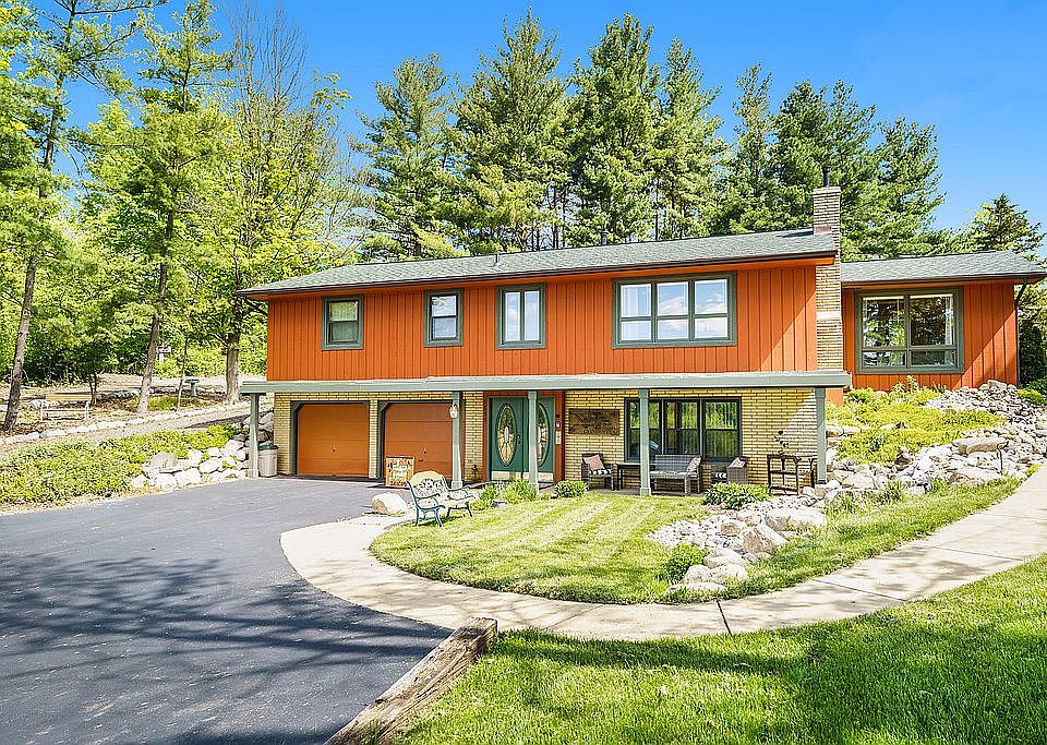 Charming Hilltop Retreat