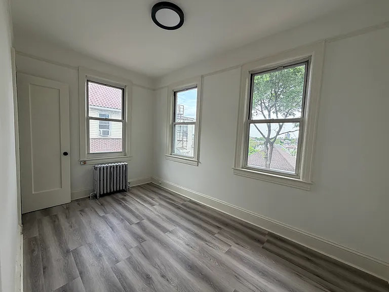 722 E 231st St #1 — Photo 10